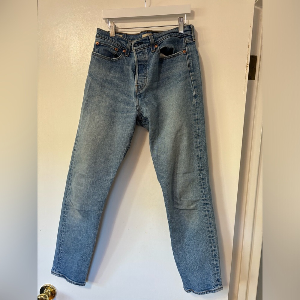 Levi’s Wedgie, 29, like-new